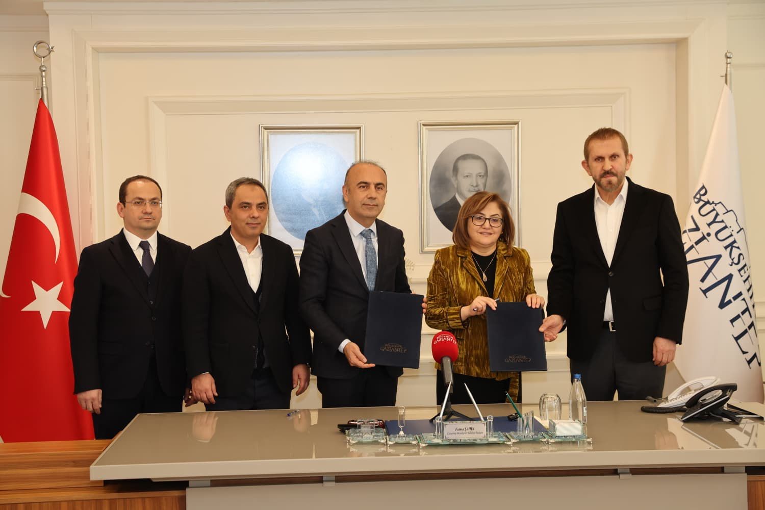 Kapalı spor salonu protokolü imzalandı
Kapalı spor salonu protokolü imzalandı