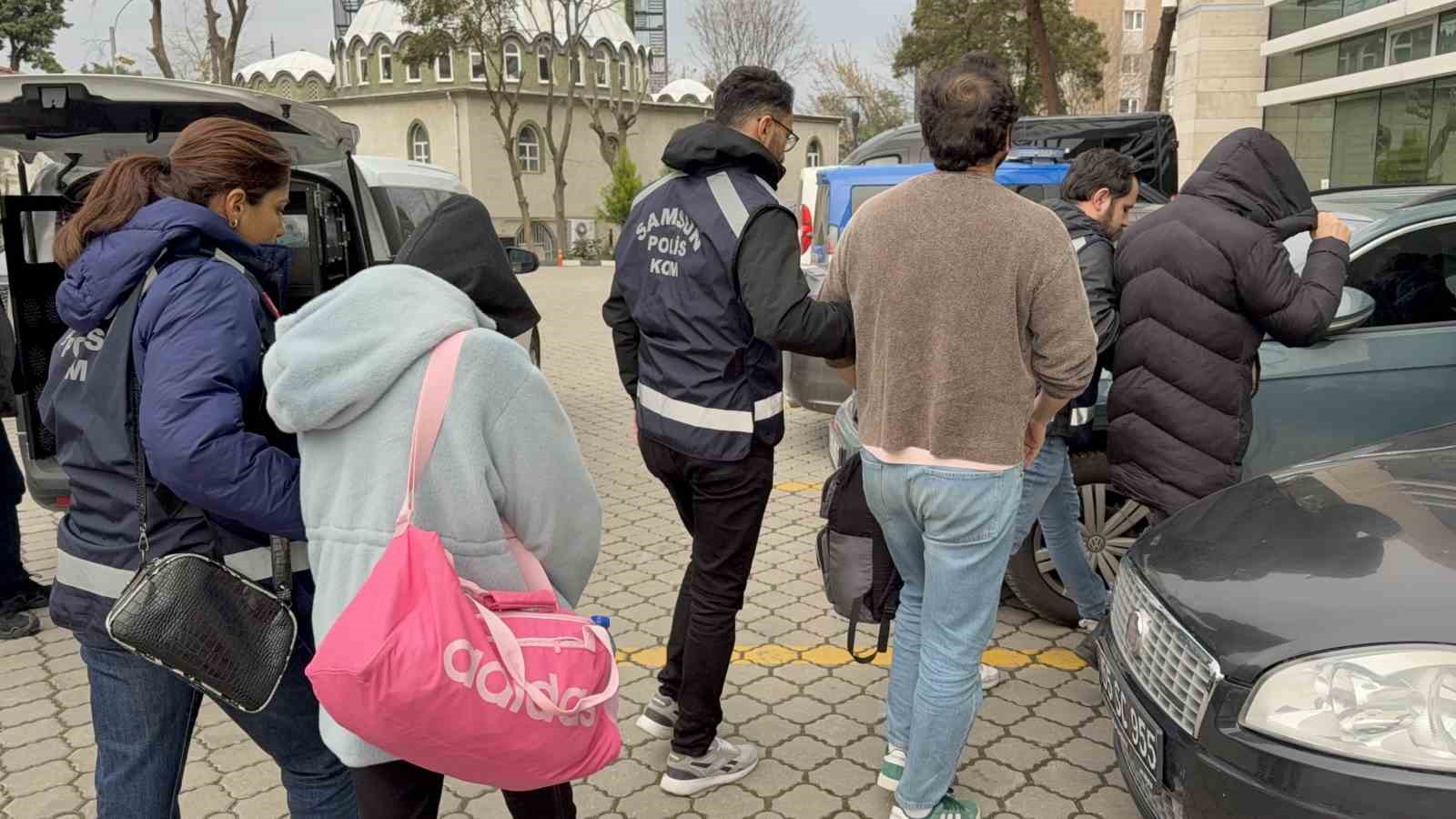 Kapalıçarşı soruşturmasında 1 tutuklama, 2 adli kontrol
Kapalıçarşı soruşturmasında 1 tutuklama, 2 adli kontrol