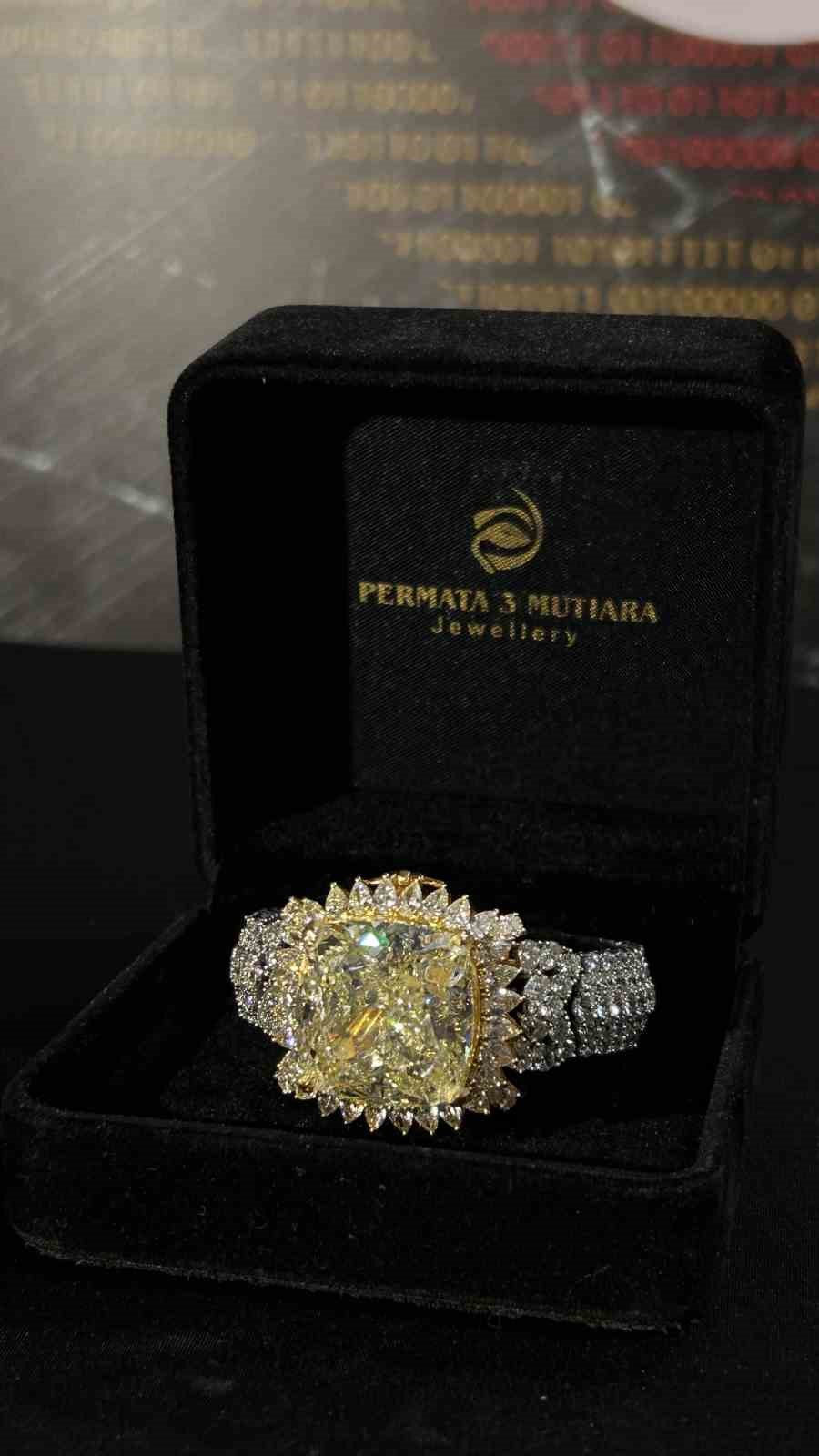 Kapalıçarşı’da satılmaya çalışılan 80 karatlık kaçak elmas sergilendi
