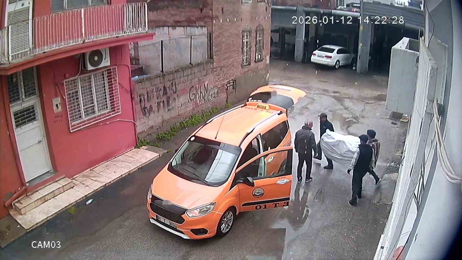 Kapı ve damdaki delikten 1 milyonluk bisiklet çalan 2 kardeş tutuklandı
