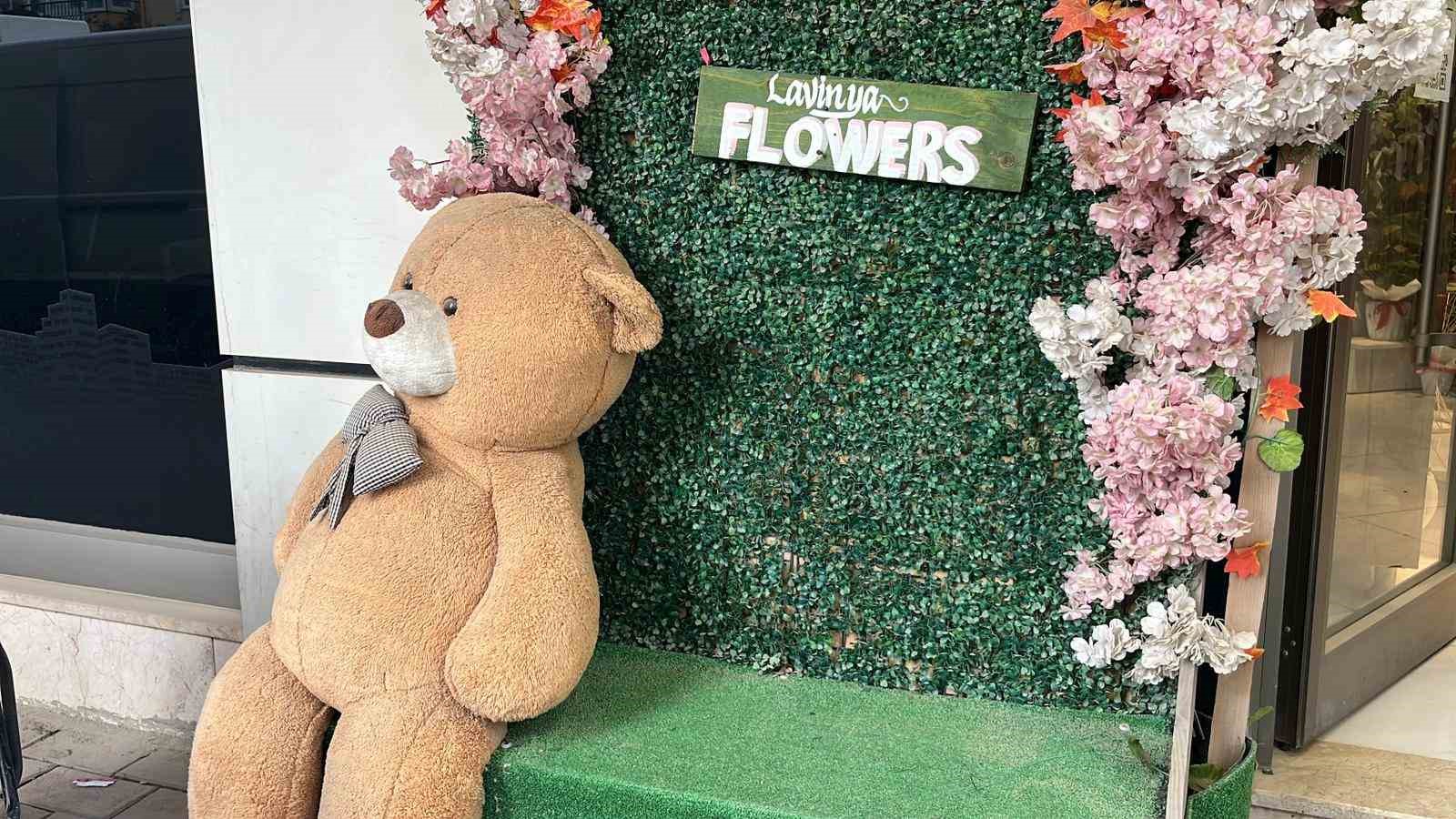 Kapıya 100 TL bırakıp 5 bin TL’lik pelüş ayıyı çaldılar
