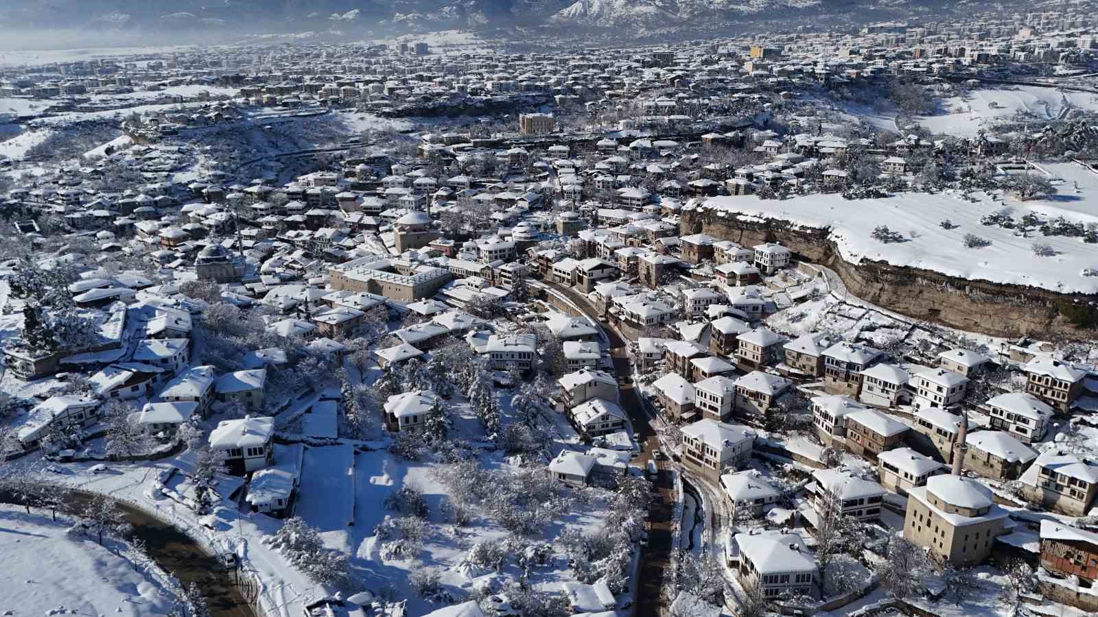 Kar altında masalsı görüntüler sunan UNESCO Kenti Safranbolu dron ile görüntülendi
