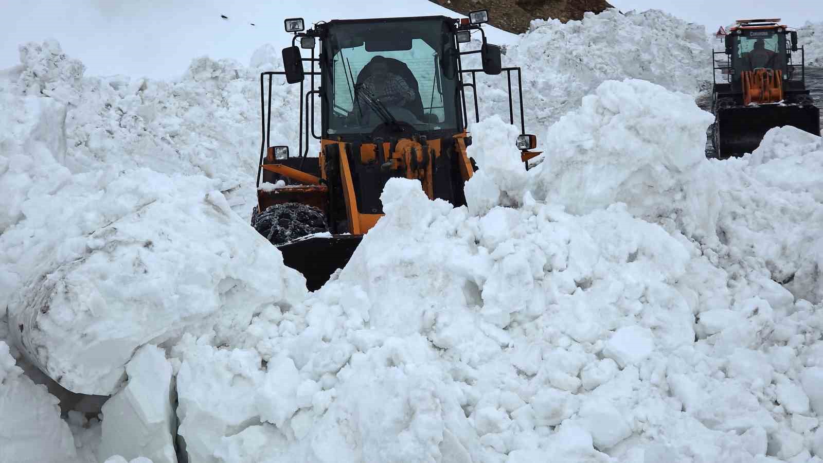 Kar esareti bitiyor: Bahçesaray yolu 3 ay sonra yeniden açılıyor
