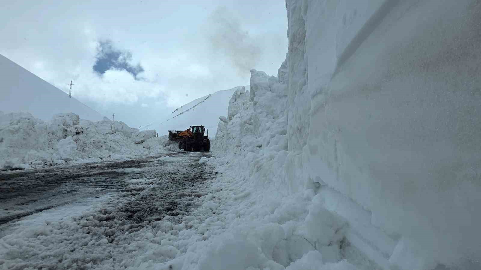 Kar esareti bitiyor: Bahçesaray yolu 3 ay sonra yeniden açılıyor
