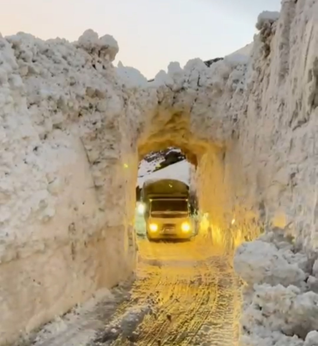 Kar esareti tünelle aşılıyor: Dikmetaş mezrasında yaşam koridoru
