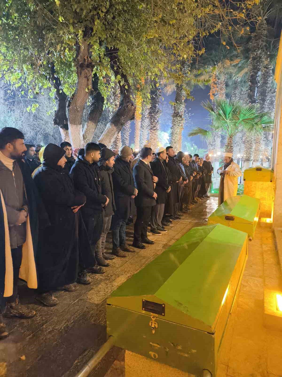 Kar faciasında ölen 3 çocuk gözyaşları arasında toprağa verildi
