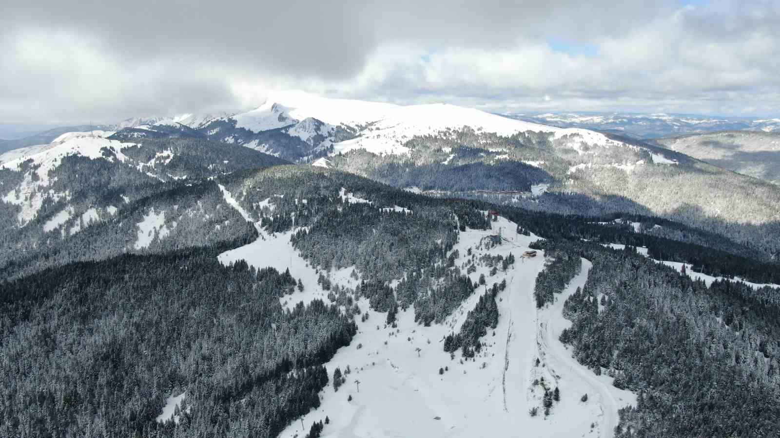 Kar geri döndü: Nisan ayında kışı aratmayan manzara
