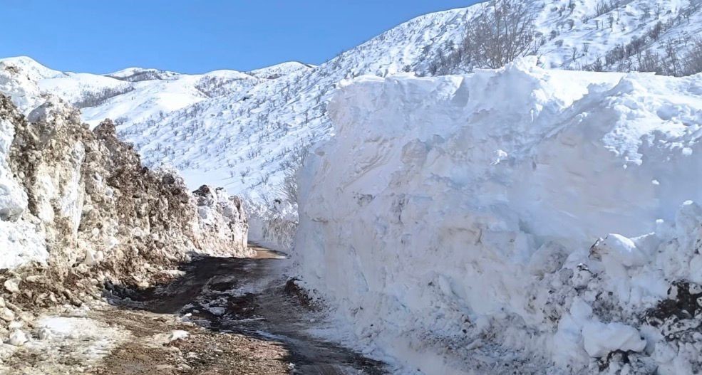 Kar kalınlığı 3 metreyi aşmıştı: Tunceli’de kapalı köy yolu kalmadı
