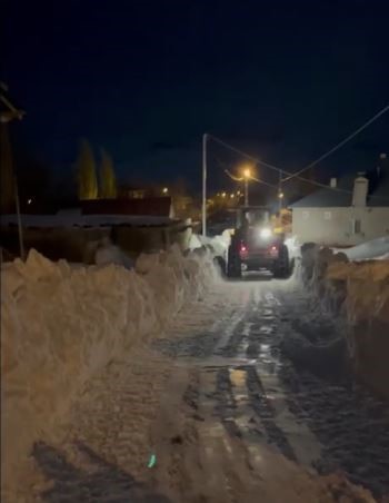 Kar kalınlığı iş makinesinin boyunu geçti
