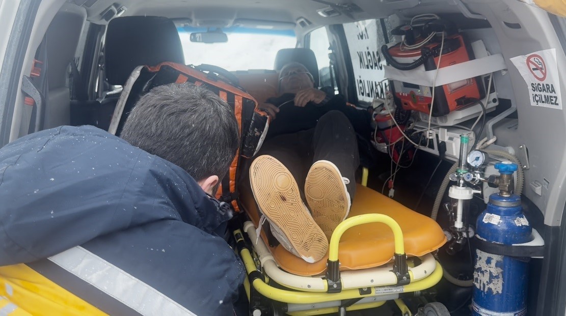 Kar kalınlığının 145 santimetreyi aştığı Ovacık’ta hayat kurtaran müdahale
