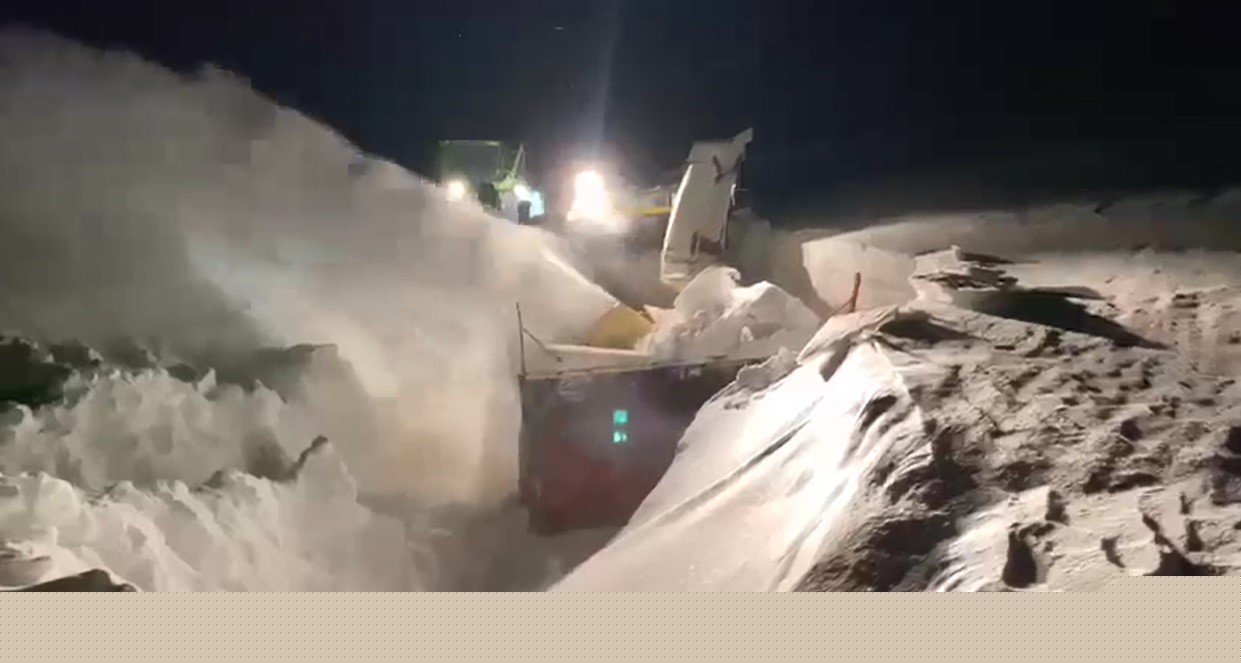 Kar kaplanları Arpaçay’da gece gündüz çalışıyor
