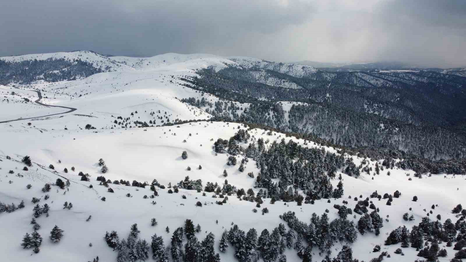 Kar manzarası için 2 bin 77 metreye çıkıyorlar
