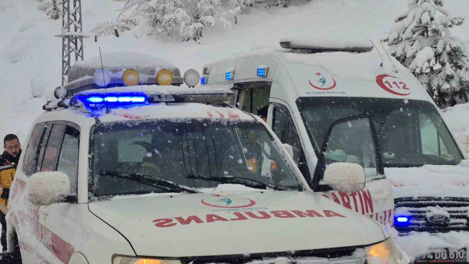 Kar nedeniyle evinde mahsur kalan hastayı sağlık ekipleri kurtardı
Kar nedeniyle evinde mahsur kalan hastayı sağlık ekipleri kurtardı