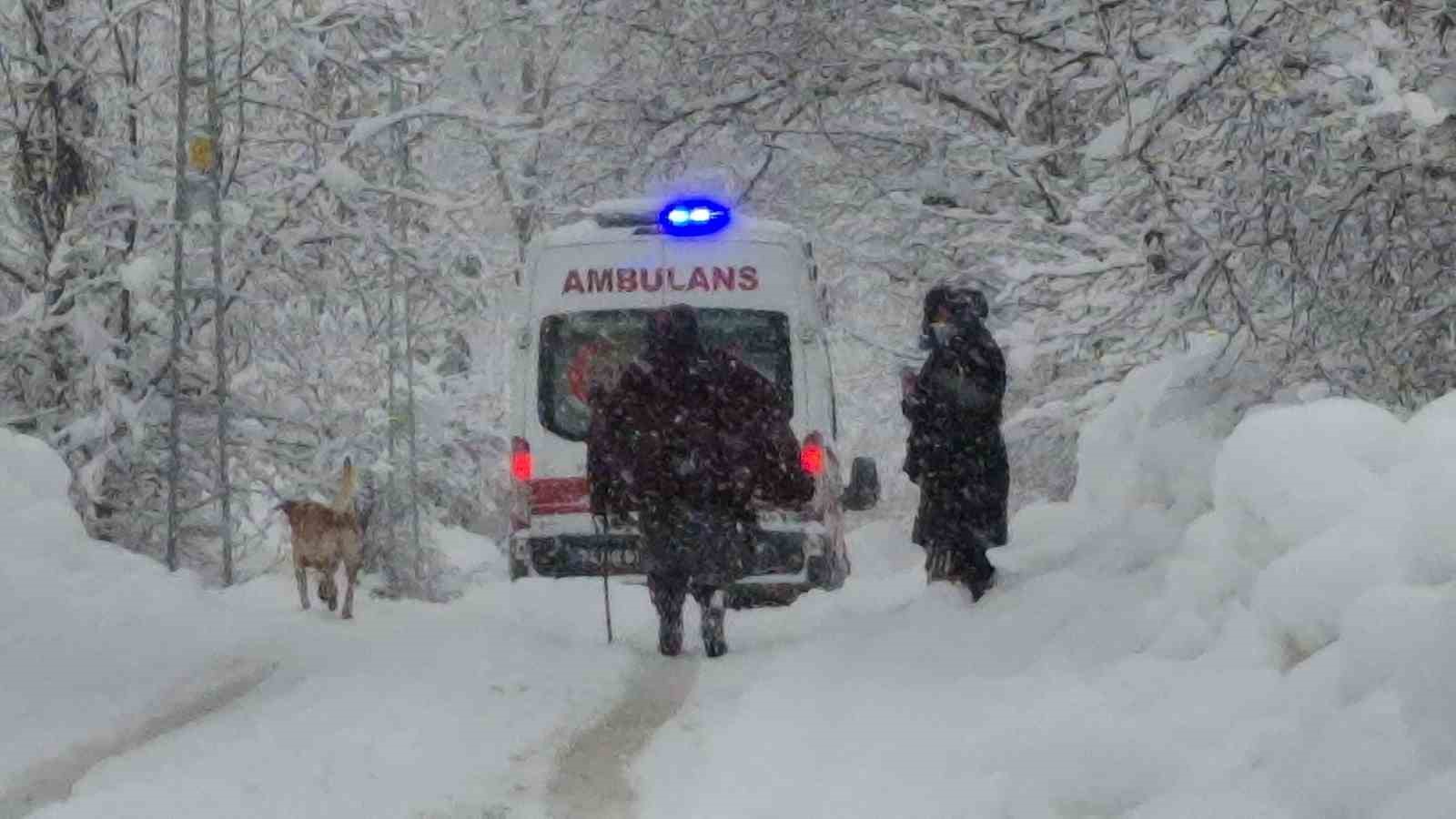 Kar nedeniyle evinde mahsur kalan hastayı sağlık ekipleri kurtardı
Kar nedeniyle evinde mahsur kalan hastayı sağlık ekipleri kurtardı