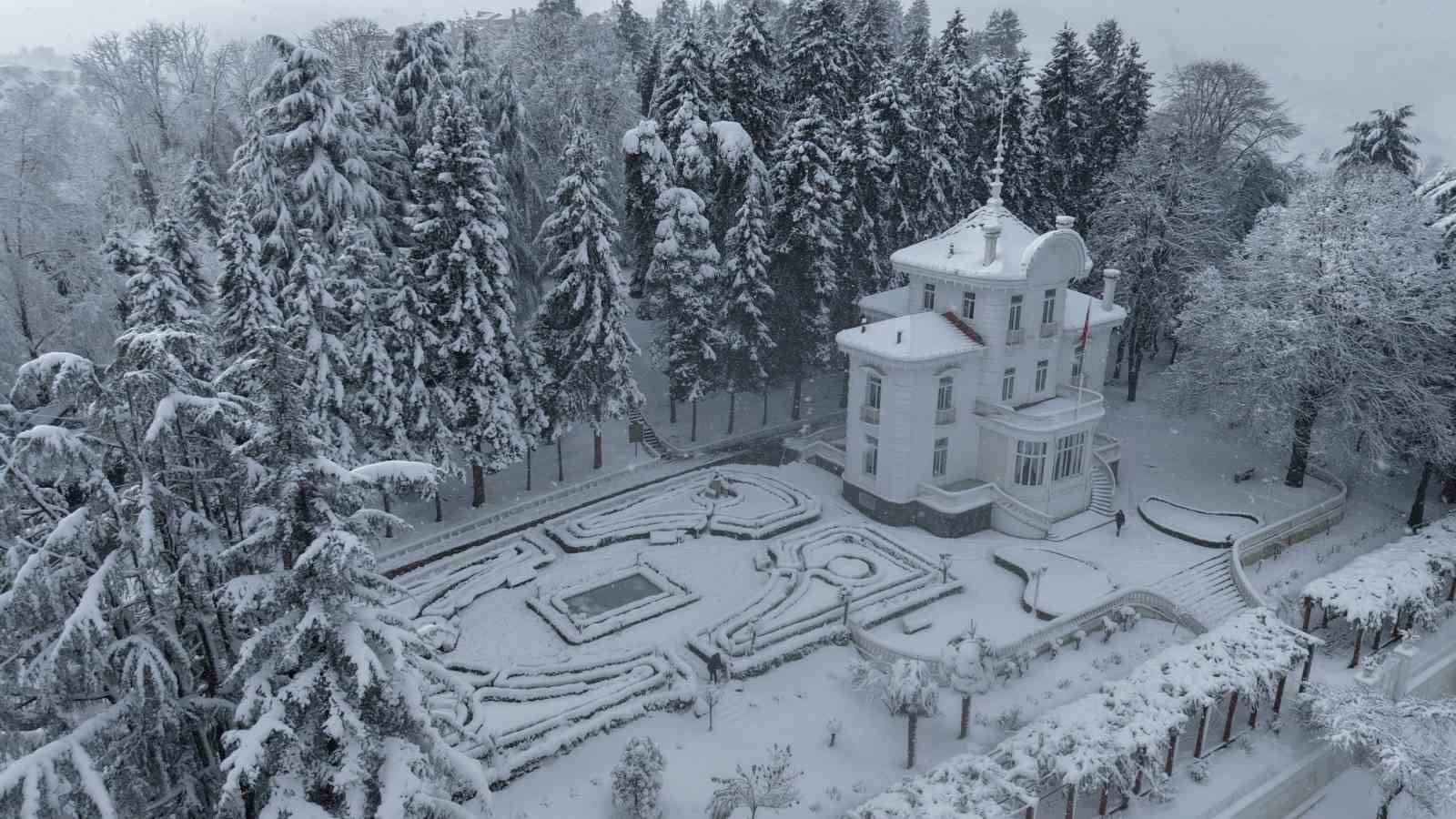 Kar Trabzon’u beyaza bürüdü
