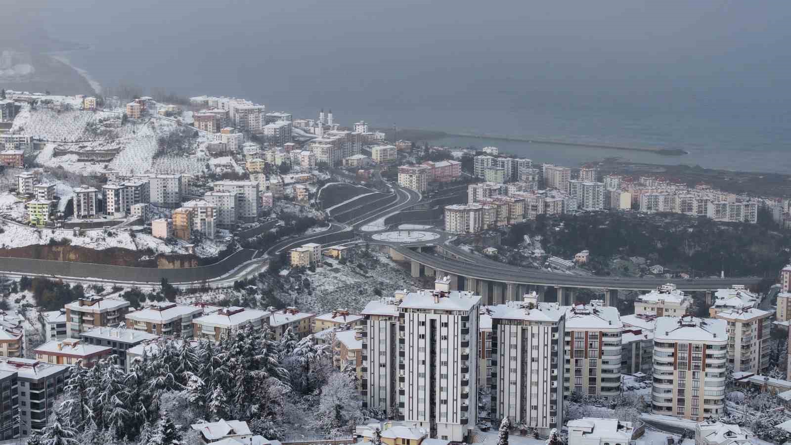 Kar Trabzon’u beyaza bürüdü
