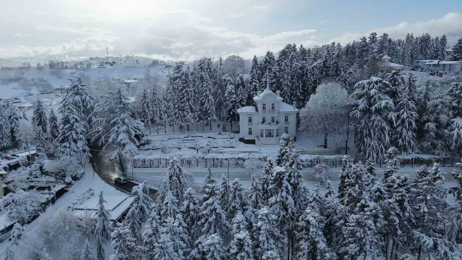 Kar Trabzon’u beyaza bürüdü
