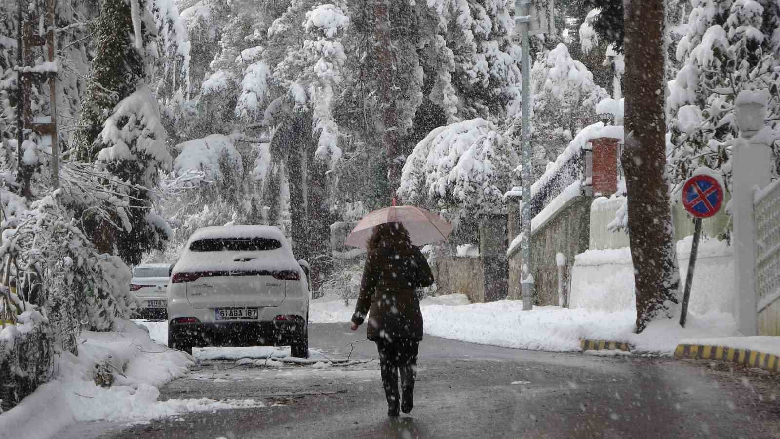 Kar Trabzon’u beyaza bürüdü
