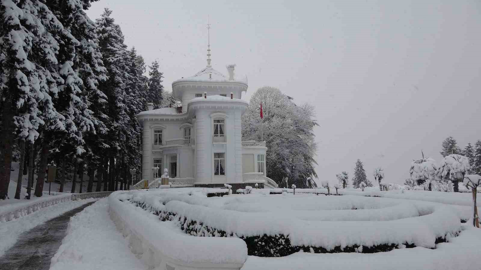 Kar Trabzon’u beyaza bürüdü
