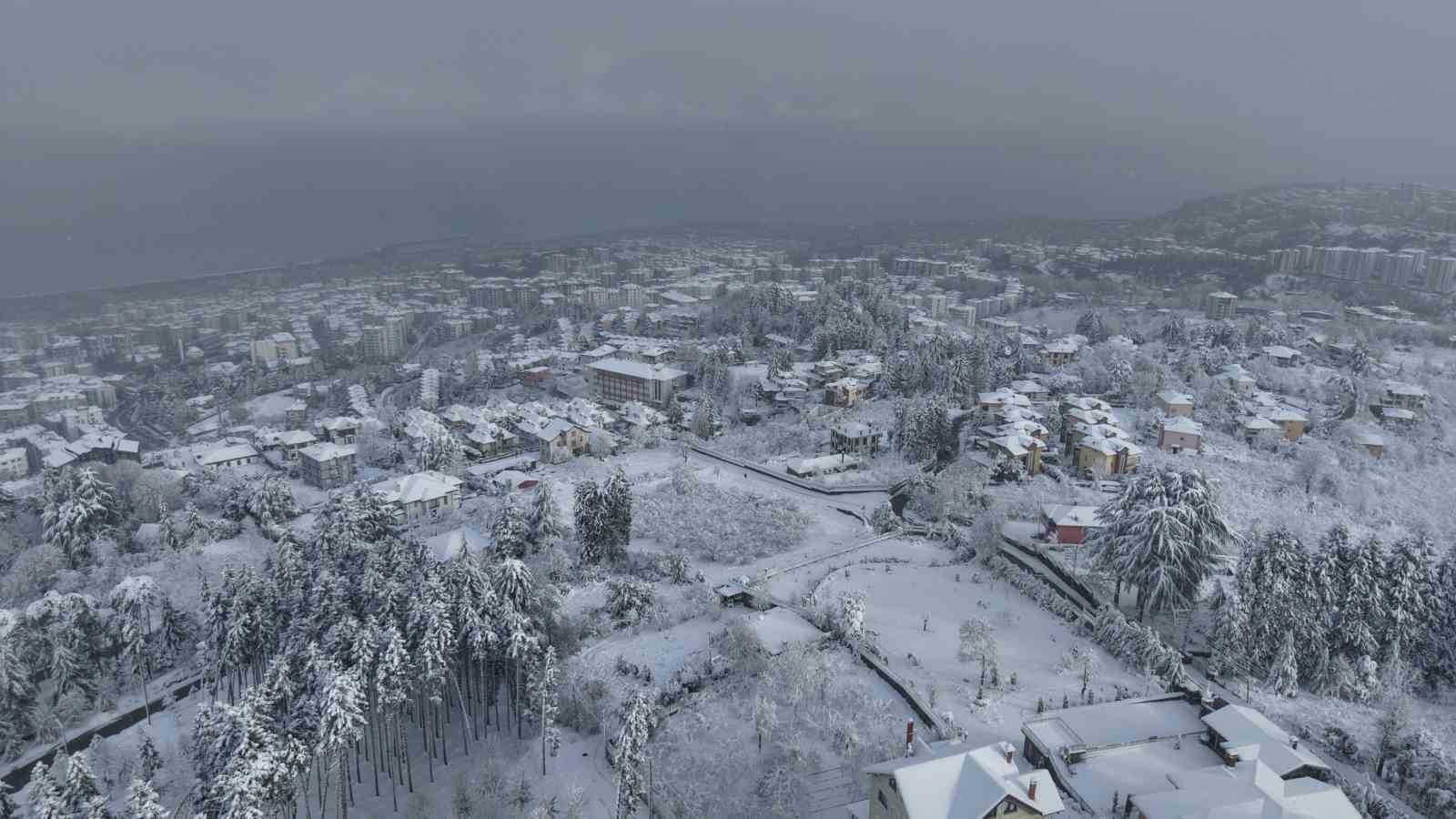 Kar Trabzon’u beyaza bürüdü
