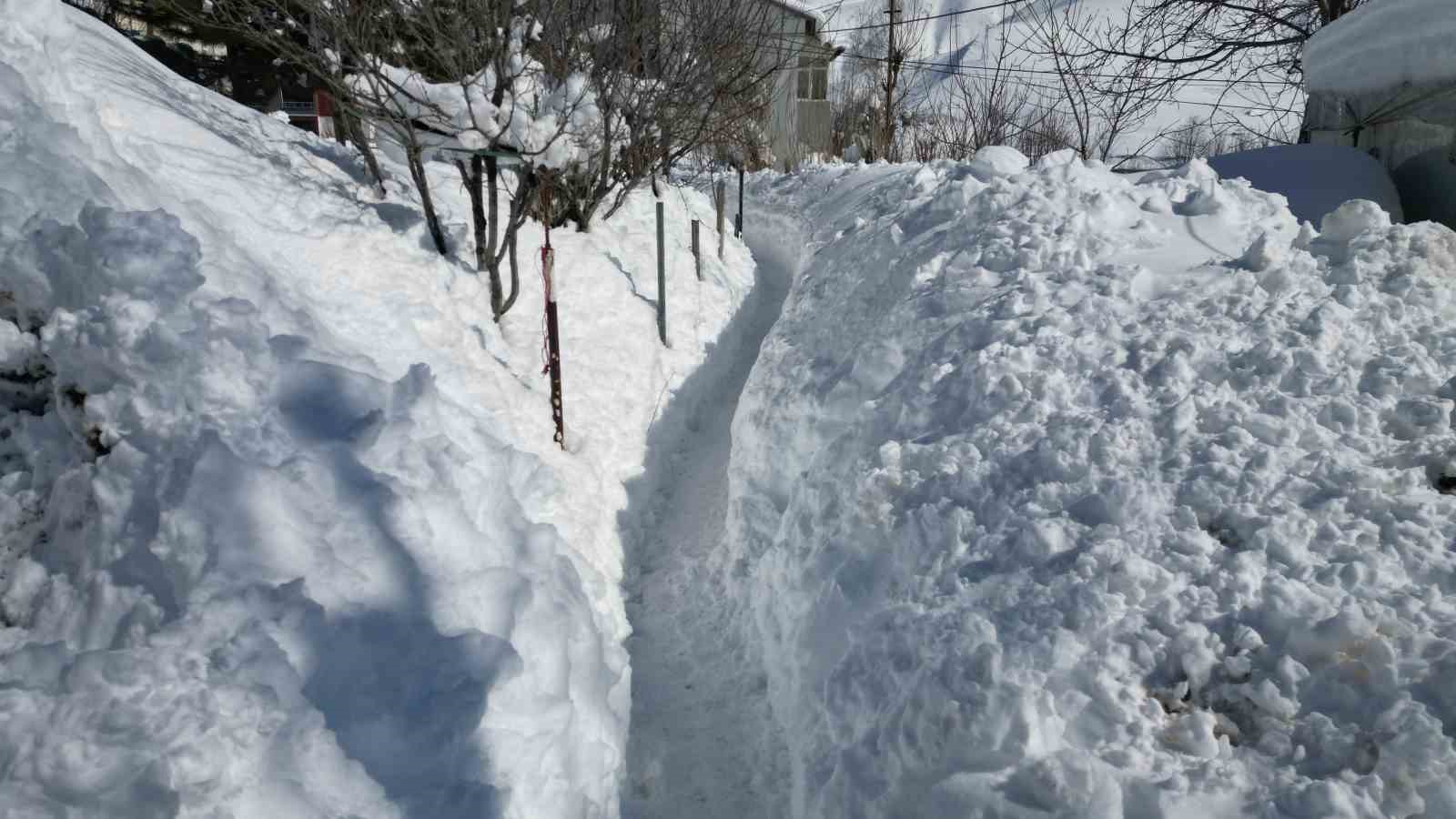 Kar tünelinden evlere ulaşım
