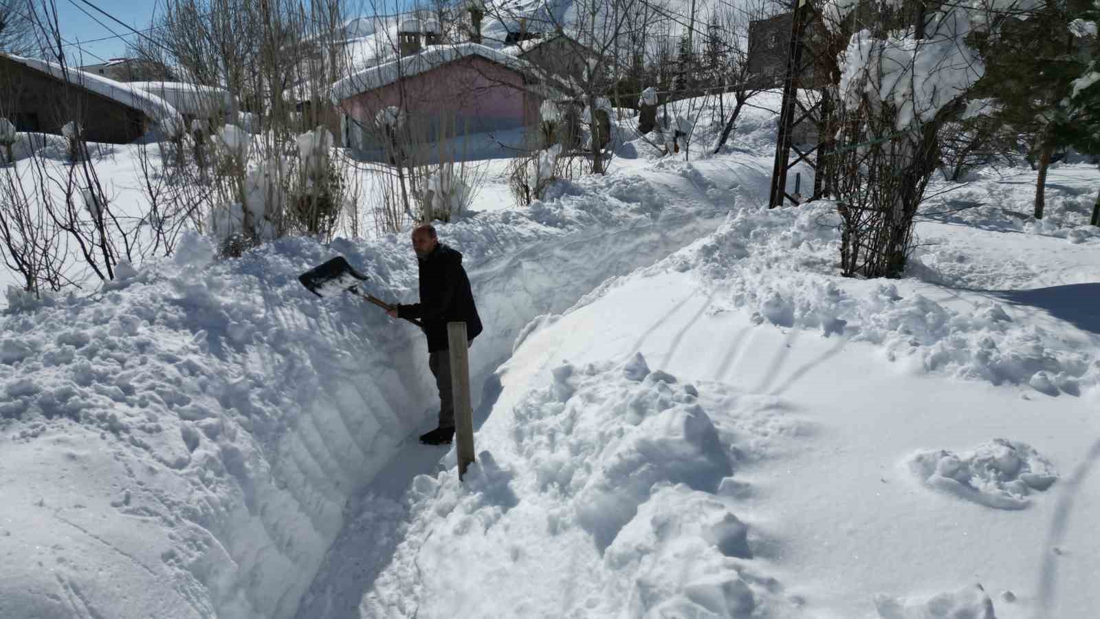 Kar tünelinden evlere ulaşım
