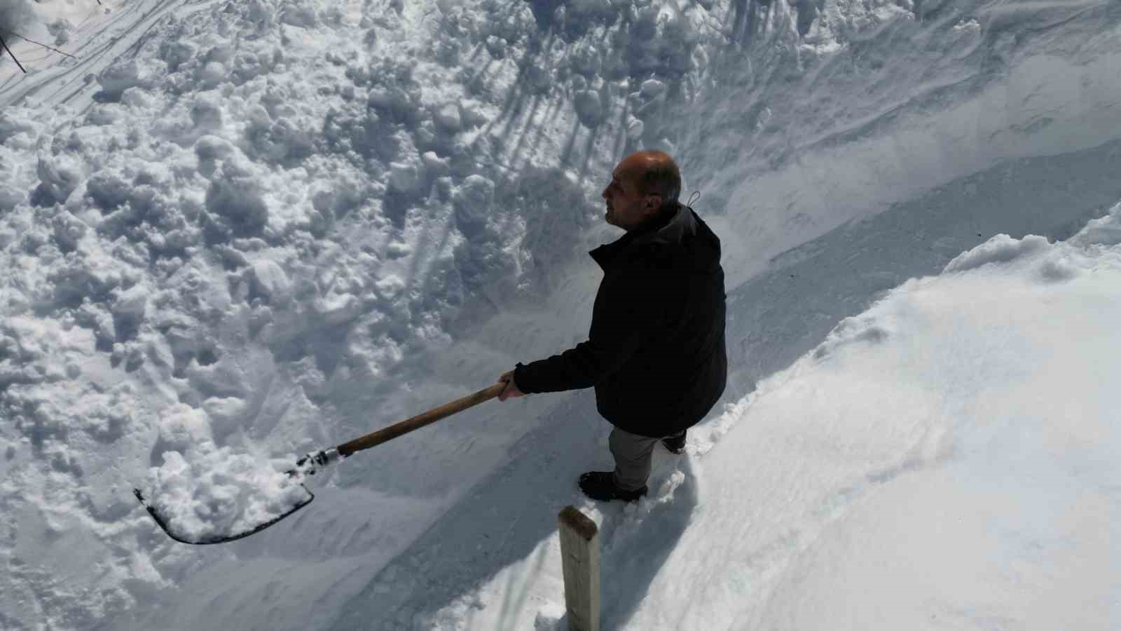 Kar tünelinden evlere ulaşım

