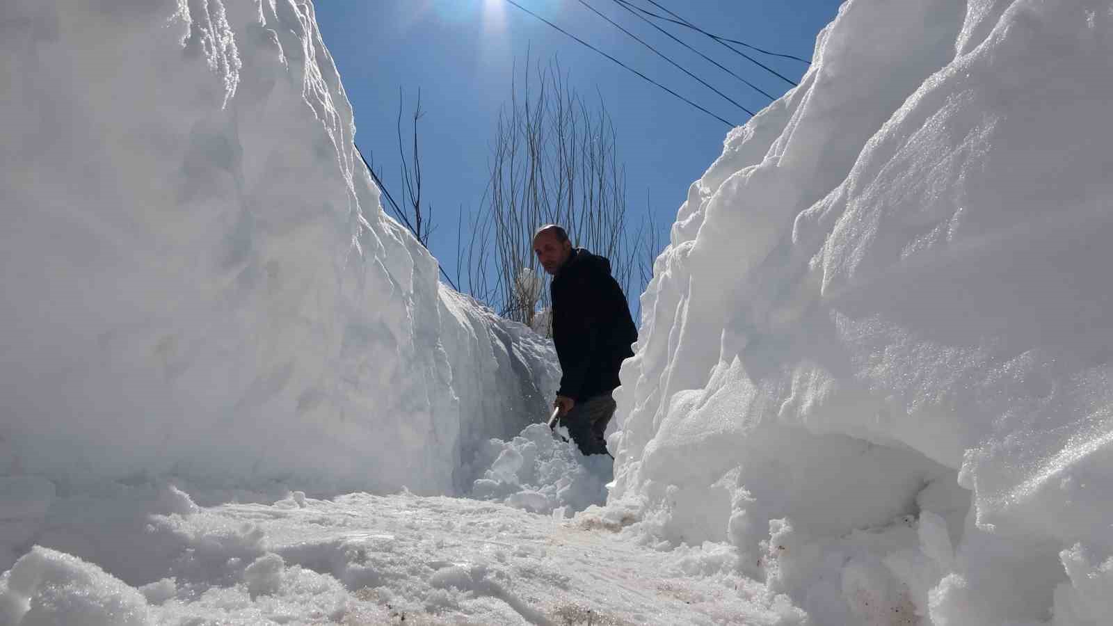 Kar tünelinden evlere ulaşım
