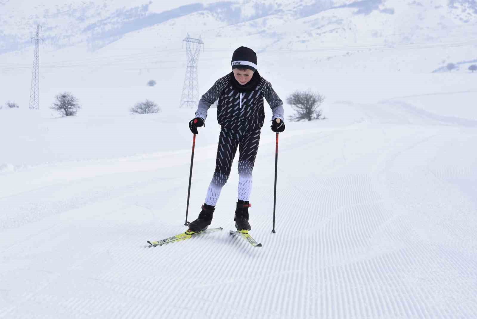 Kar ve ayaz altında şampiyonluk mesaisi
