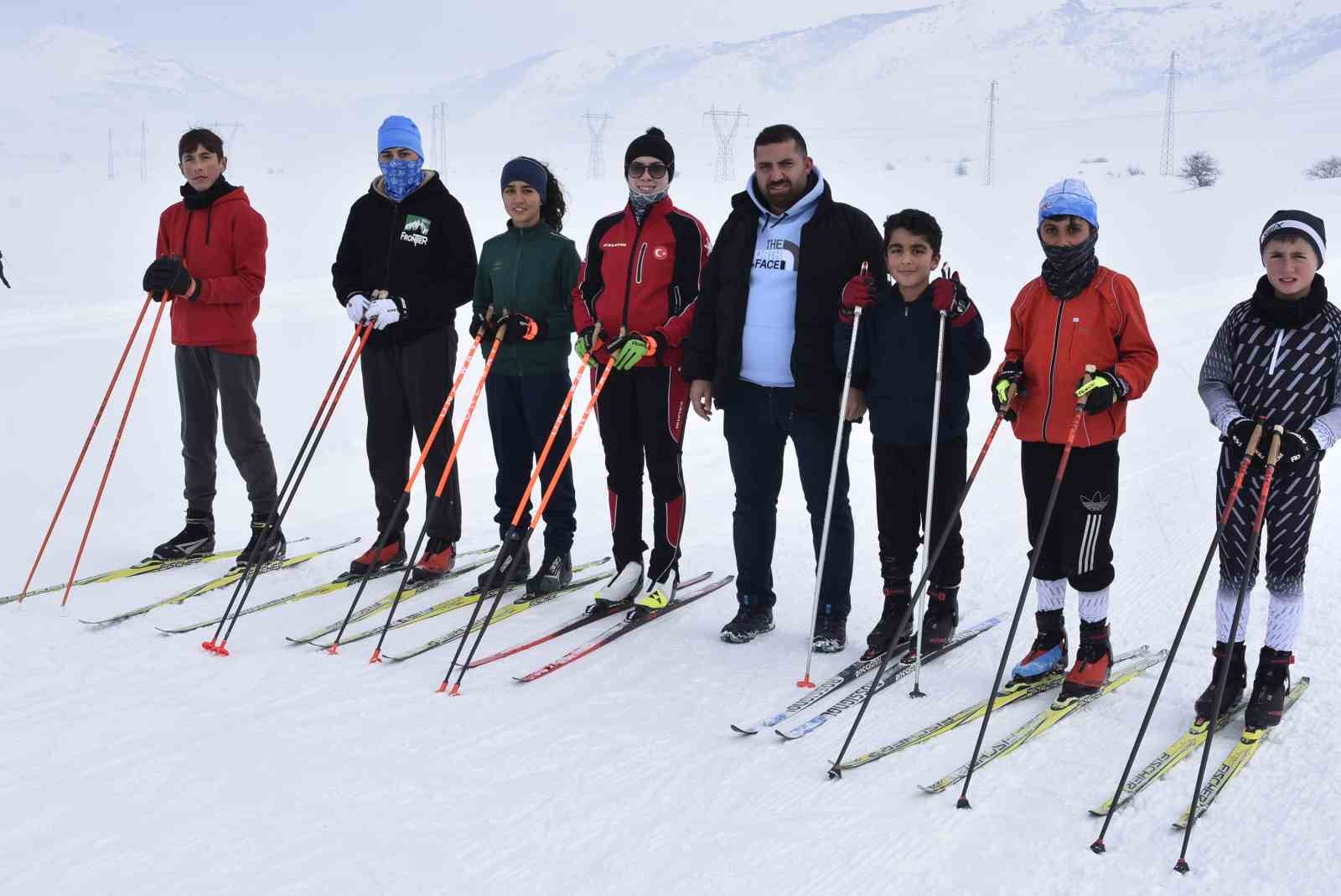 Kar ve ayaz altında şampiyonluk mesaisi
