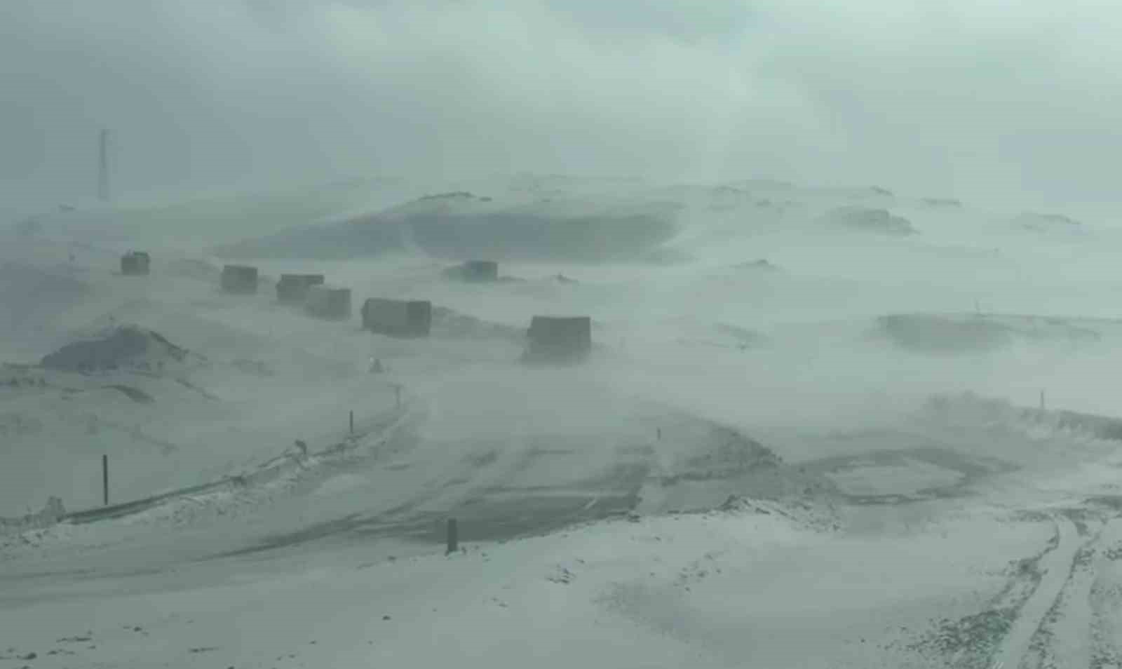 Kar ve tipi, Tendürek geçidini kapattı

