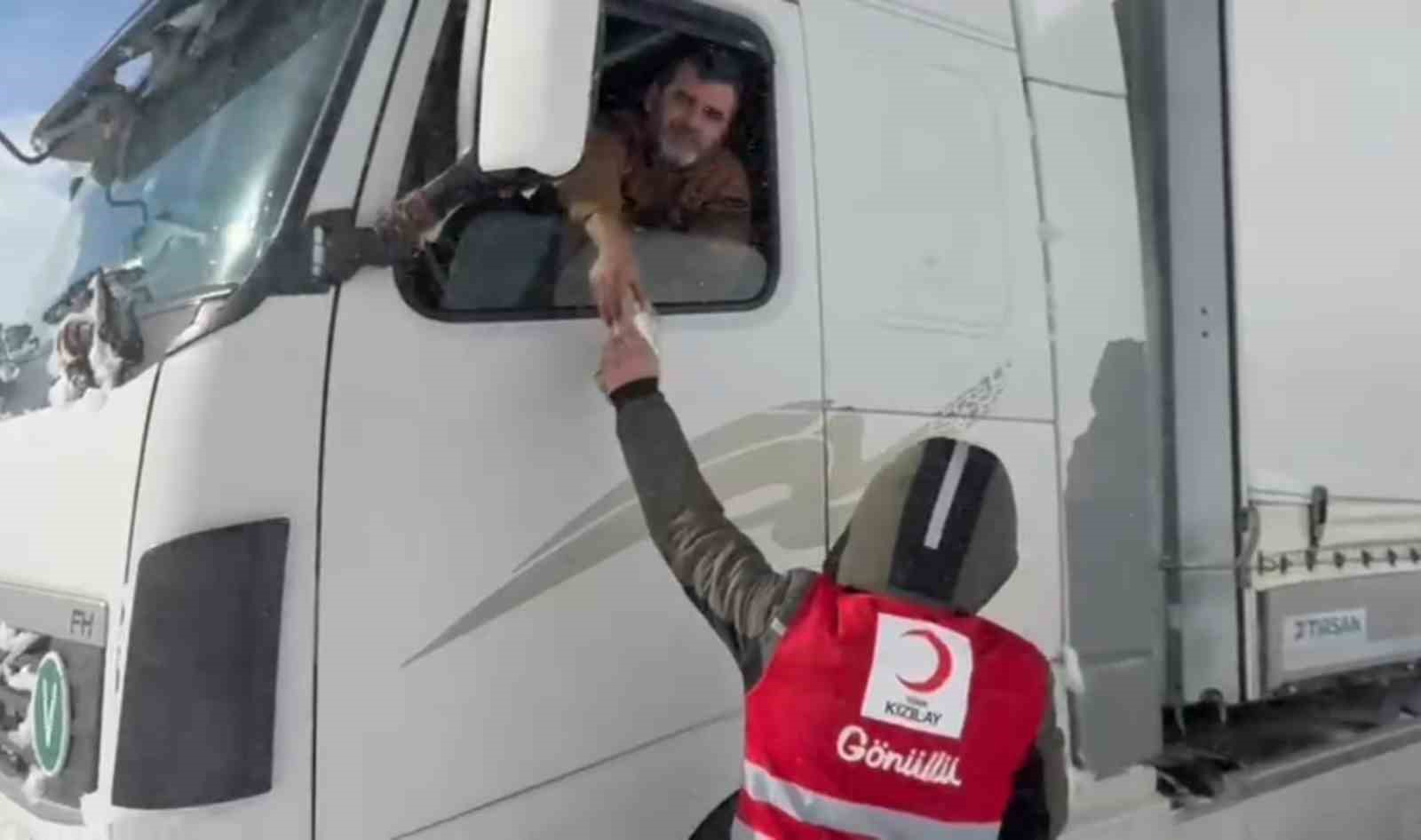 Kar ve tipi, Tendürek geçidini kapattı
