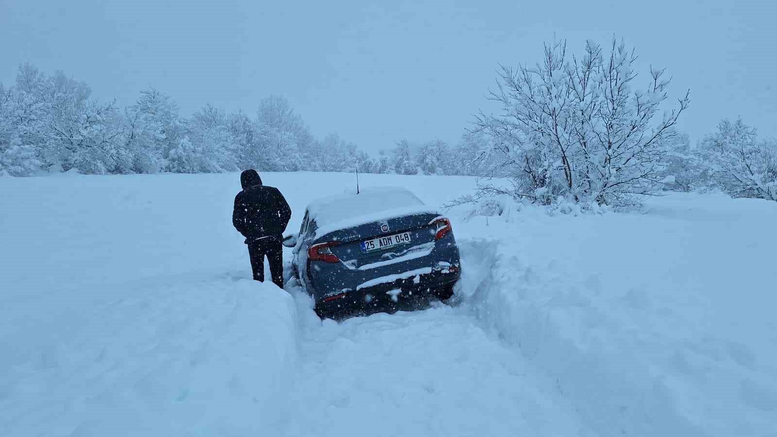 Kar ve tipi ulaşımı aksatıyor
