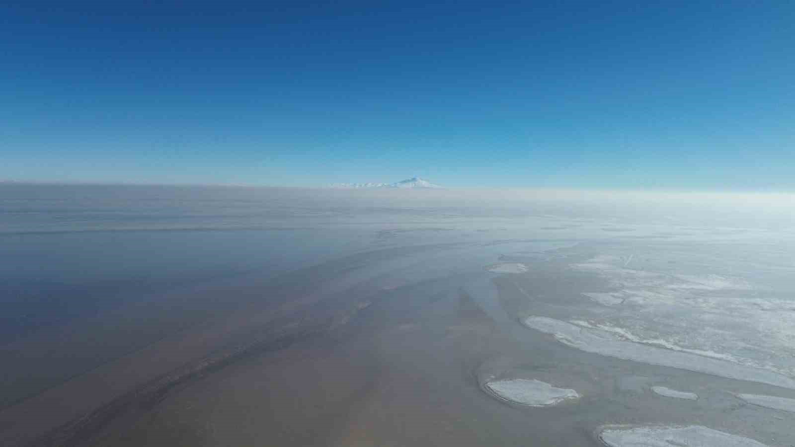 Kar ve yağmur yağışı Tuz Gölü’nü umutlandırdı
