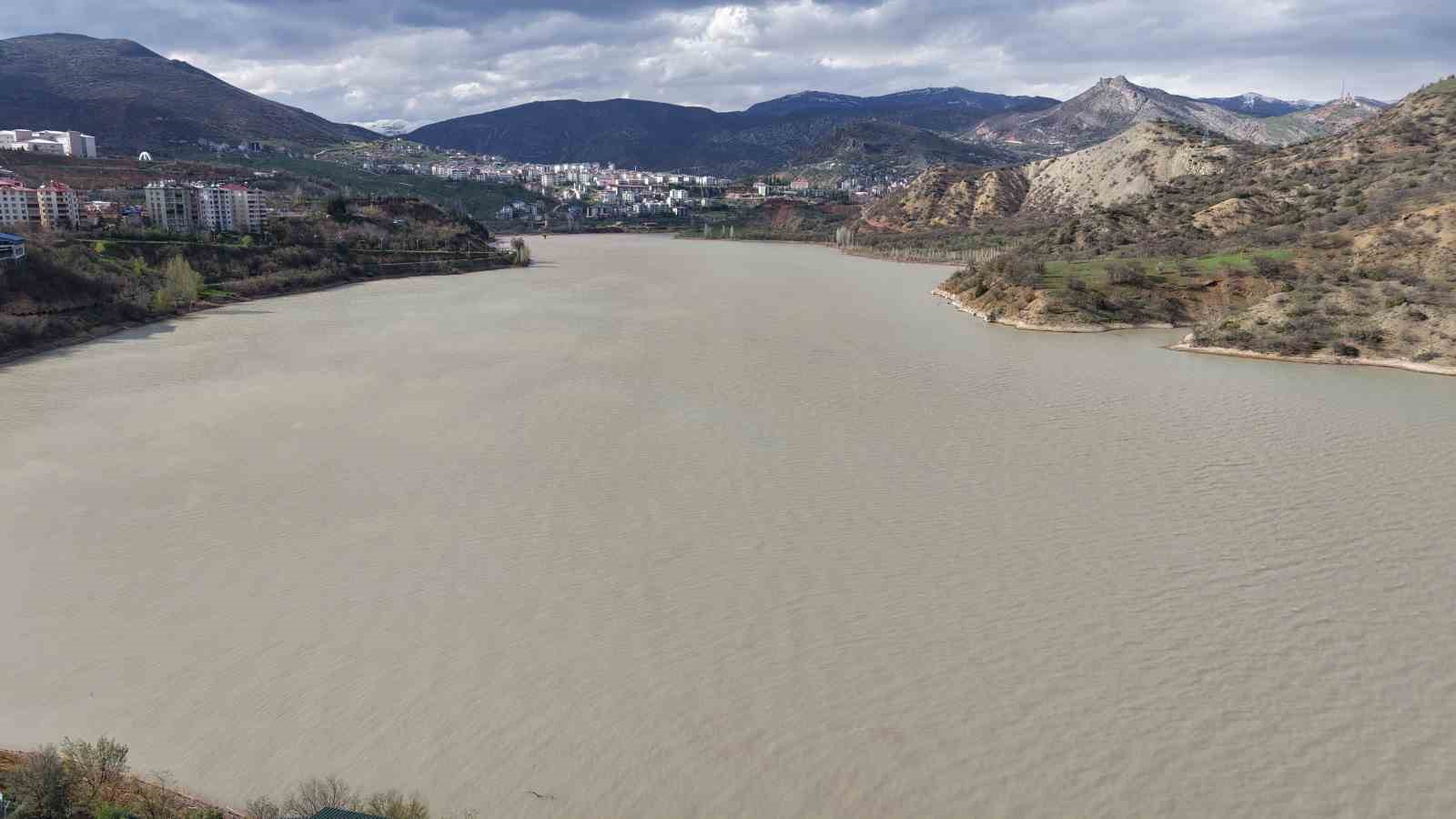 Kar ve yağmurlarla Uzunçayır Baraj Gölü’nün debisi yükseldi
