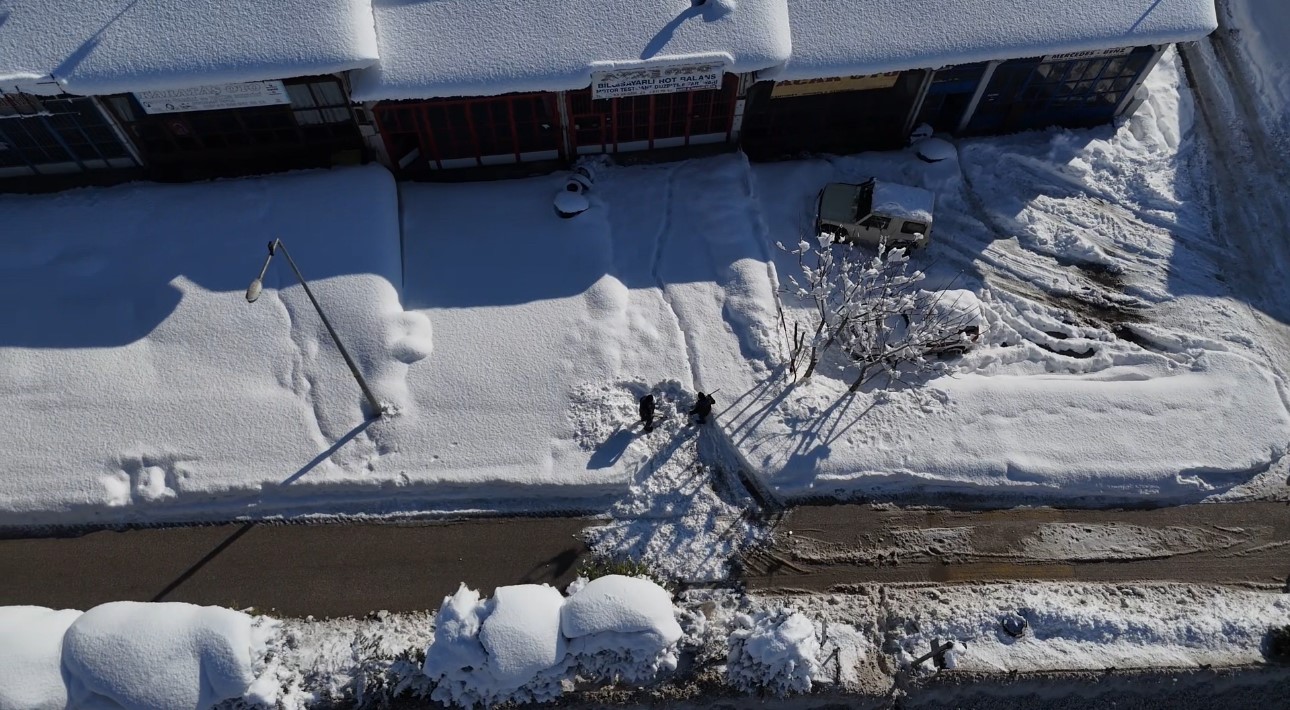 Kar yağışı durdu, esnafın mücadelesi başladı
