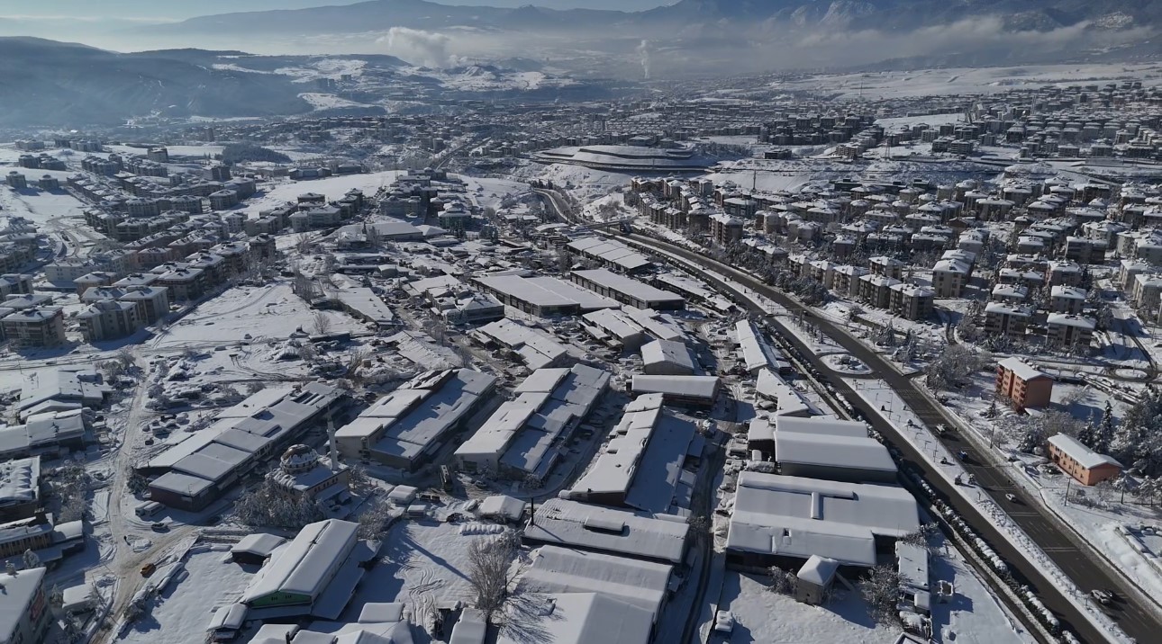 Kar yağışı durdu, esnafın mücadelesi başladı
