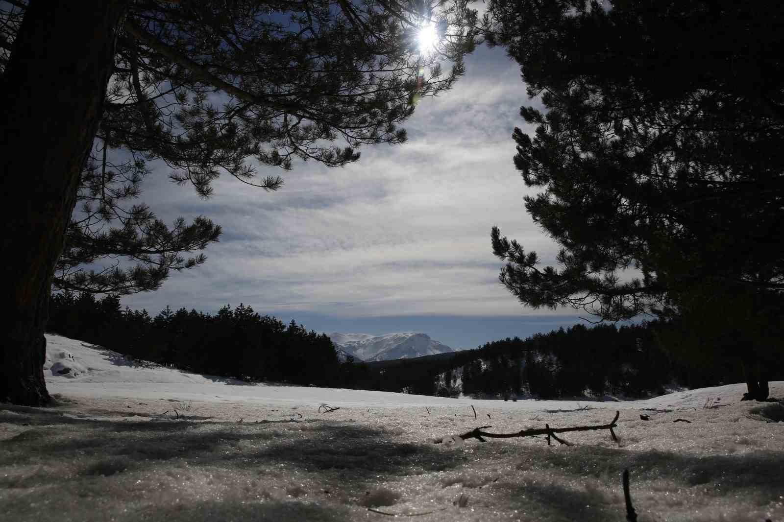 Kar yağışı sonrası Akdağ Tabiat Parkı’nda masalsı kış görüntüsü
