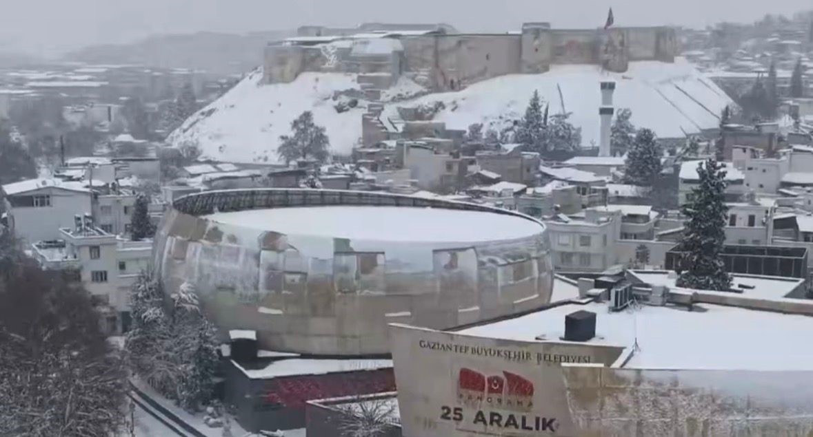 Kar yağışı sonrası Gaziantep’te kartpostallık görüntüler
