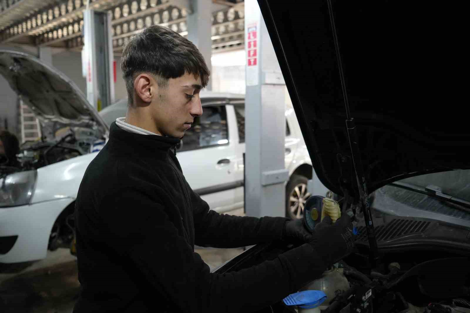 Kar yağışı sonrası kışlık araç bakım yoğunluğu arttı
