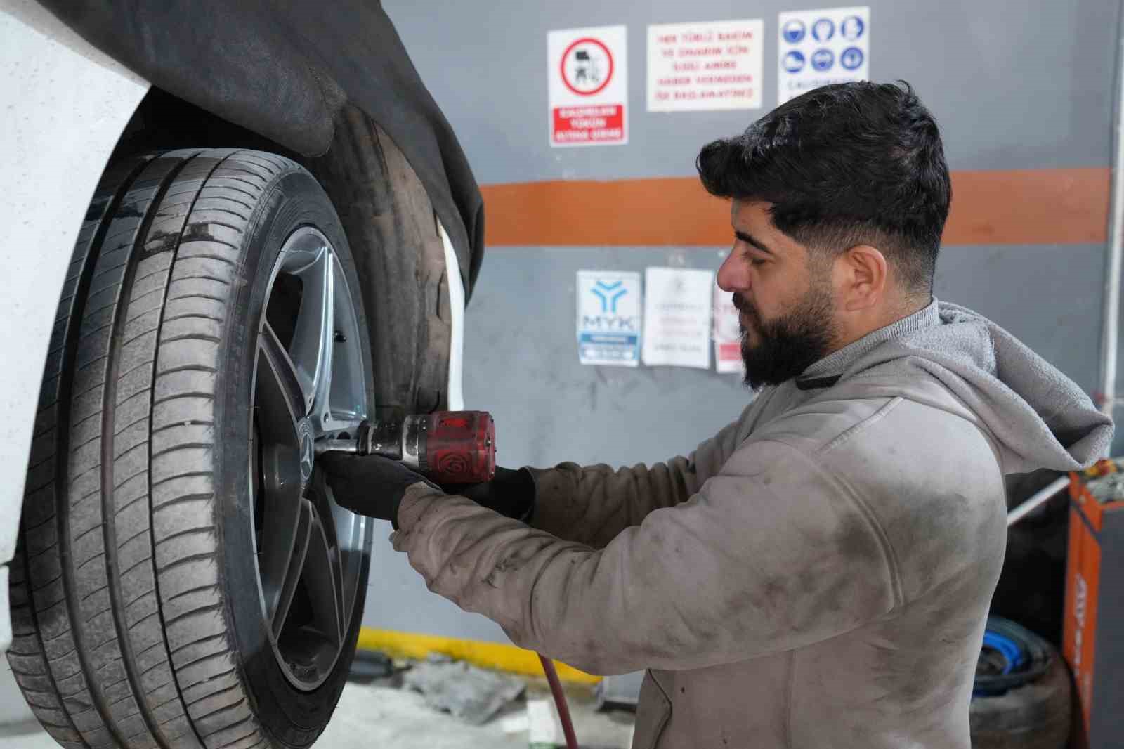 Kar yağışı sonrası kışlık araç bakım yoğunluğu arttı

