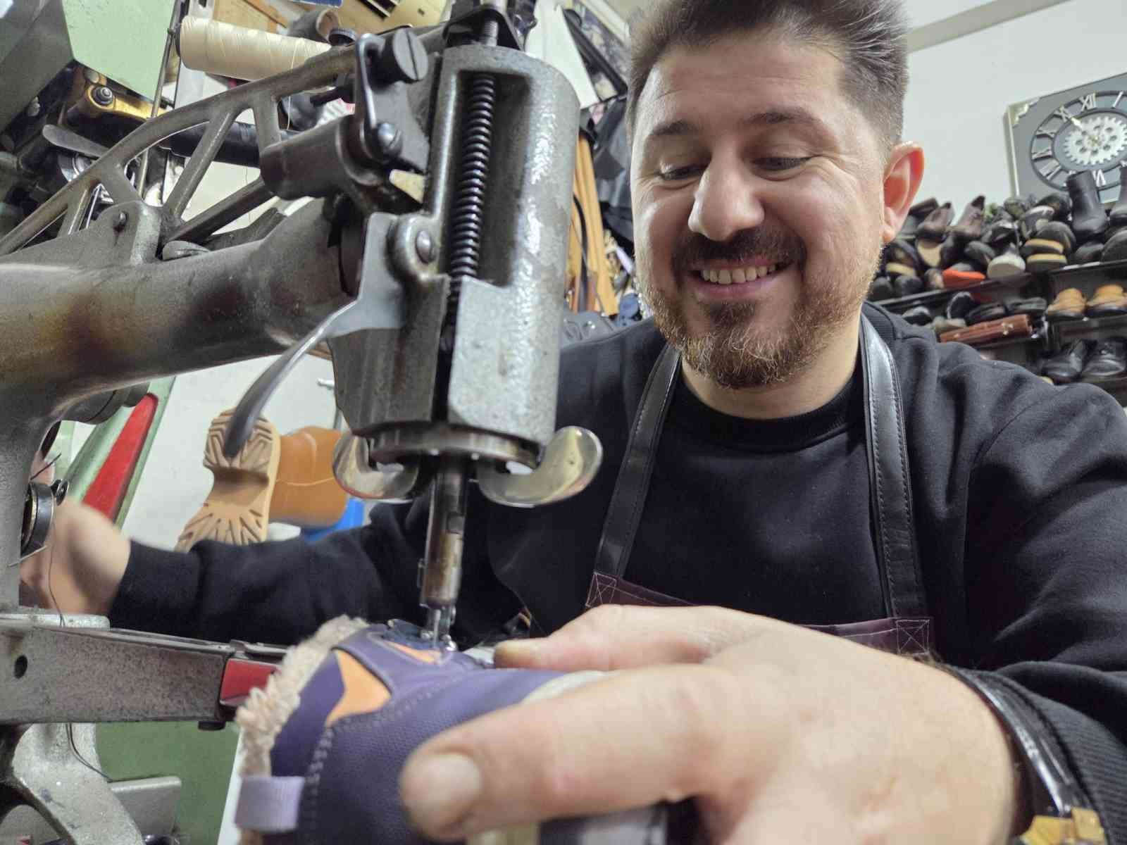 Kara kış ayakkabı tamircilerini ısıttı
