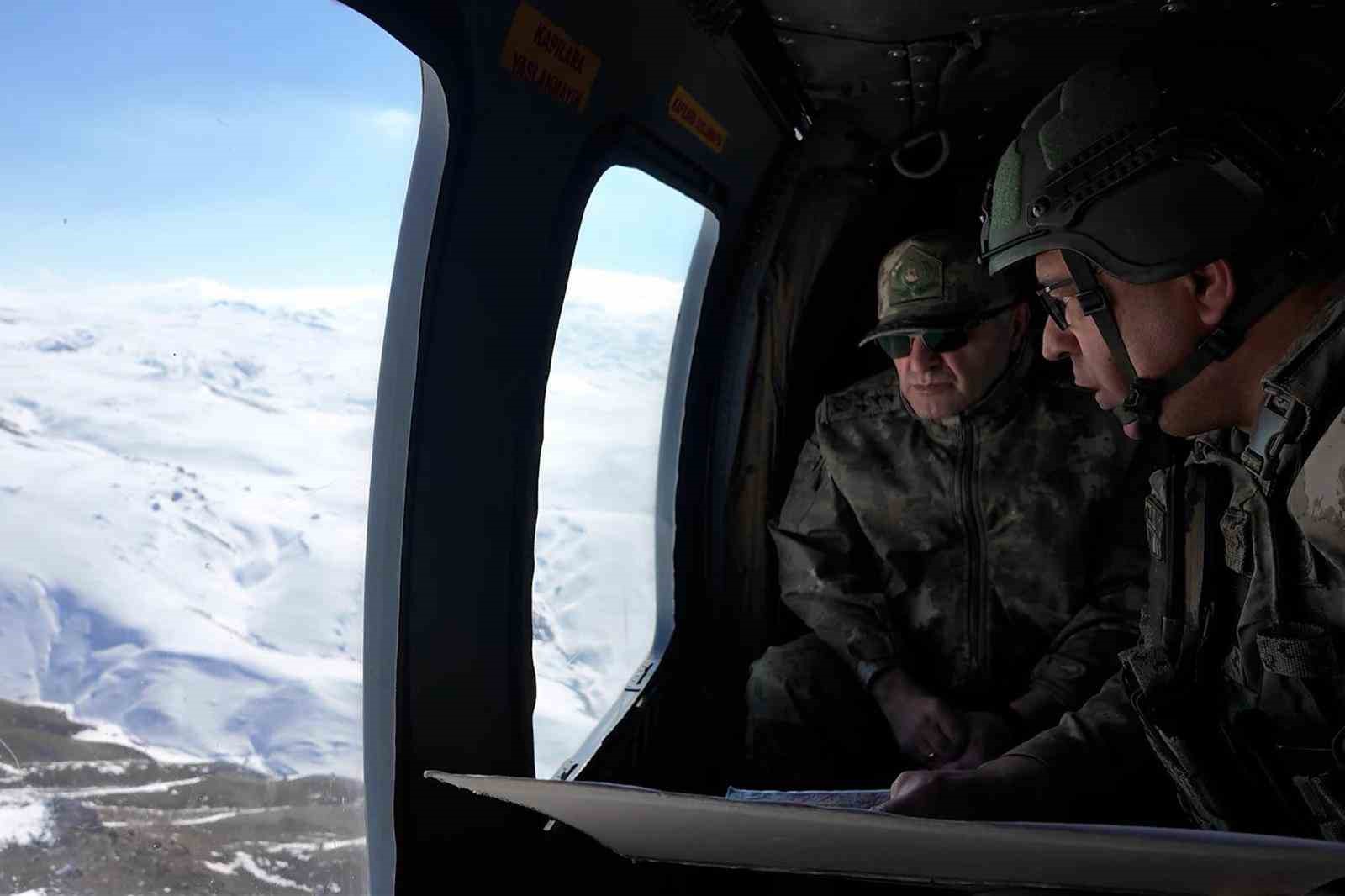 Kara Kuvvetleri Komutanı Orgeneral Tokel, Van’daki sınır karakollarında incelemelerde bulundu
