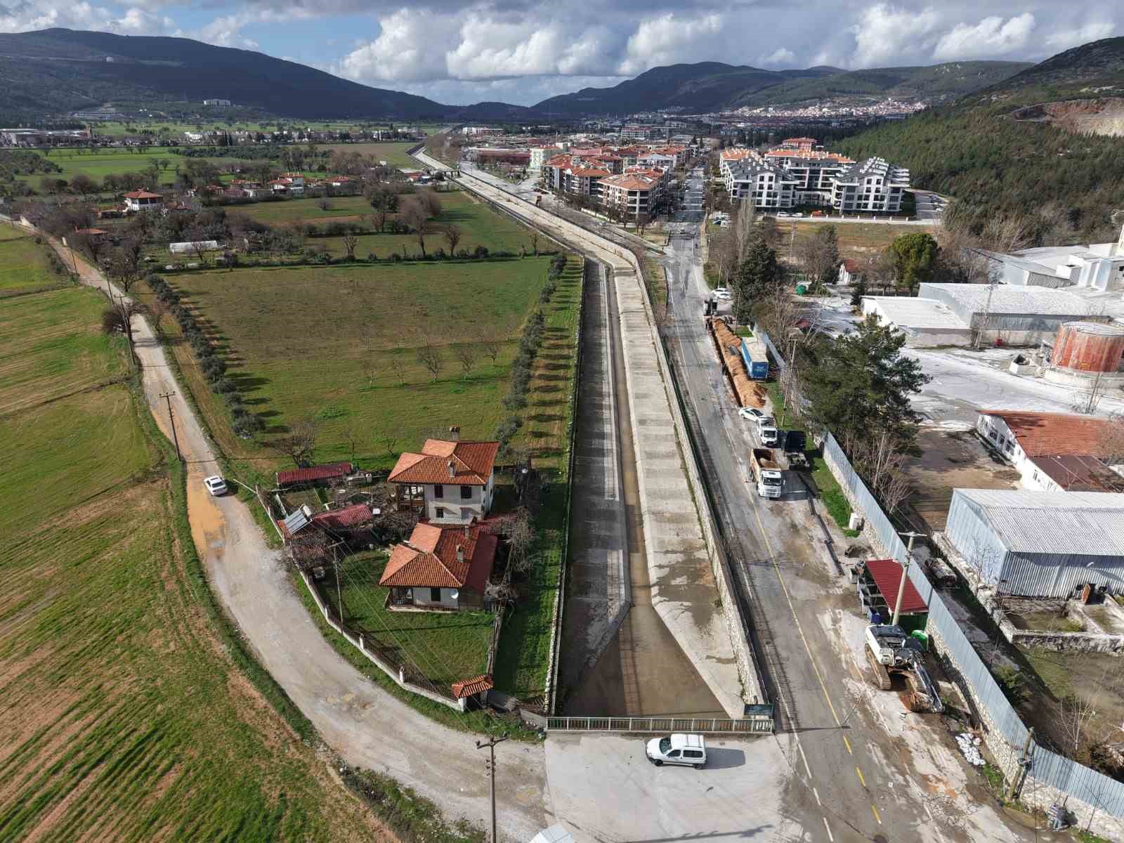 Karabağlar Yaylası girişinde içme suyu hat yenilemesi yapılıyor
