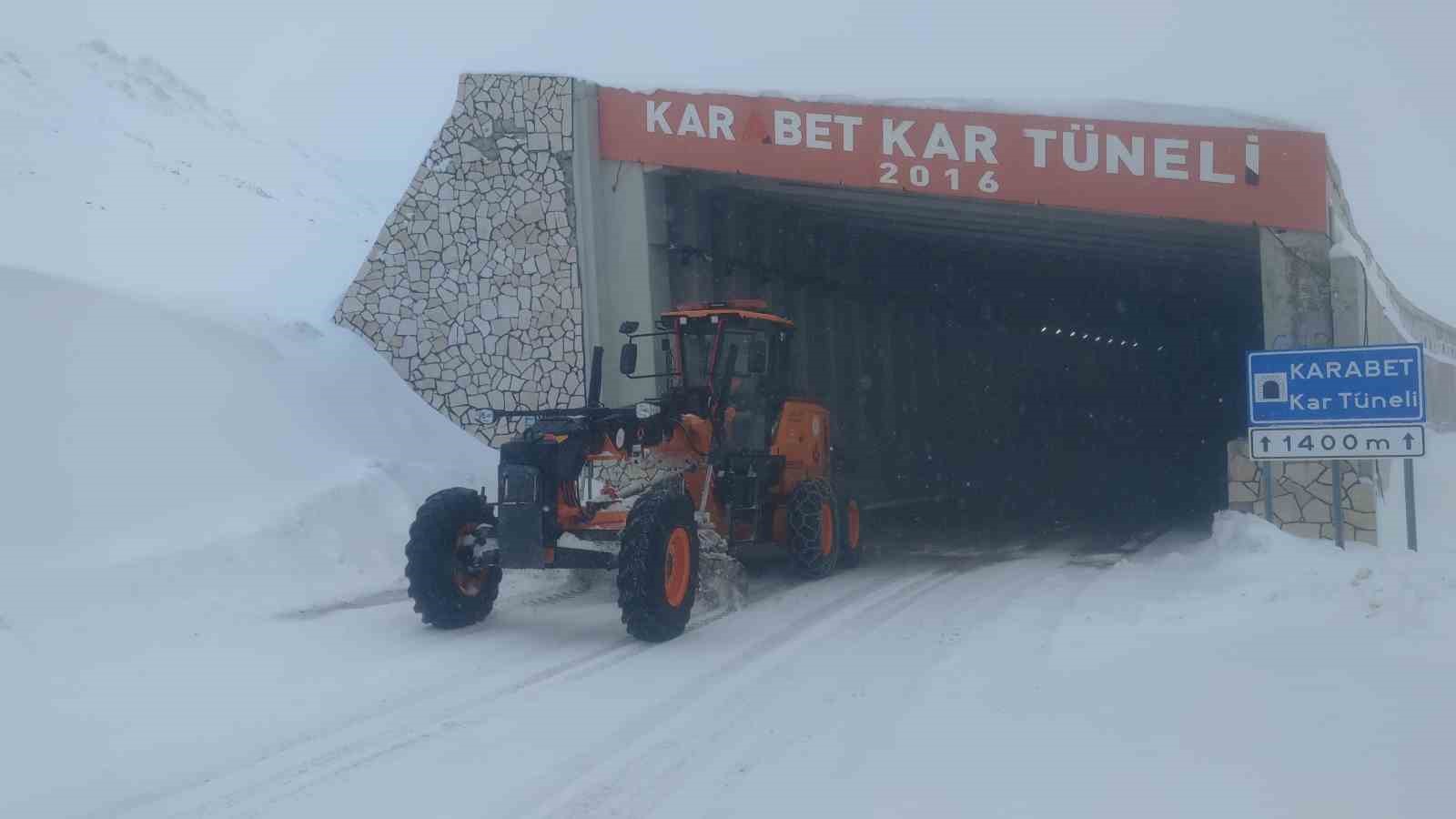 Karabet Geçidi’nde kar kalınlığı 3 metre 52 santim oldu
