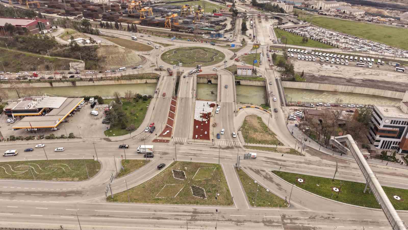 Karabük Belediyesi kavşaklara estetik kazandırmaya devam ediyor
