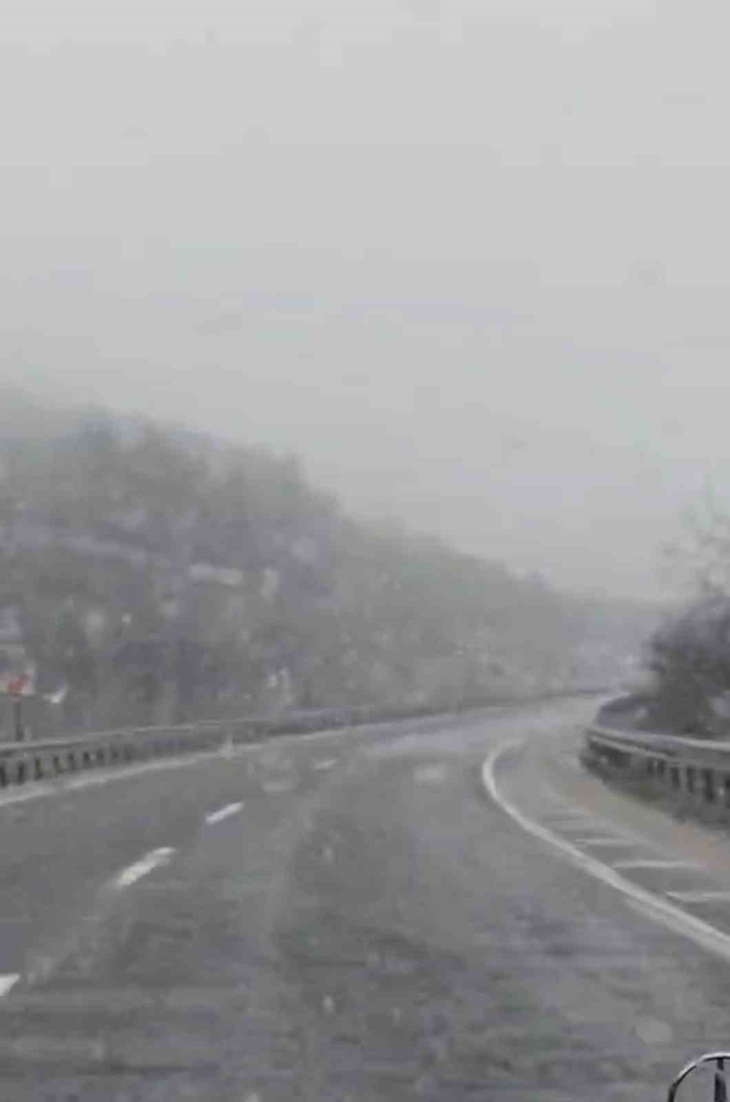 Karabük-Çerkeş kara yolunda kar yağışı başladı
