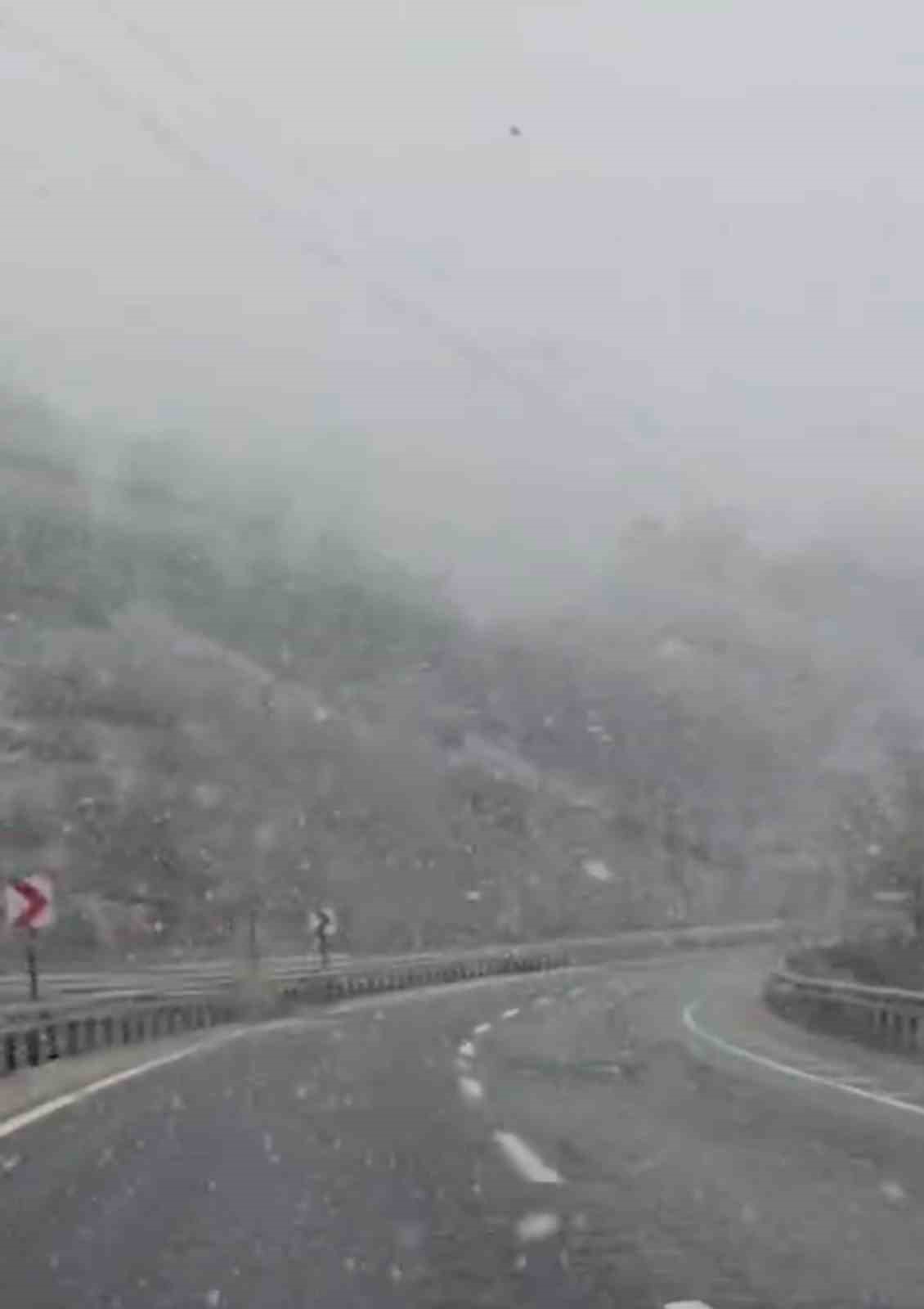 Karabük-Çerkeş kara yolunda kar yağışı başladı
