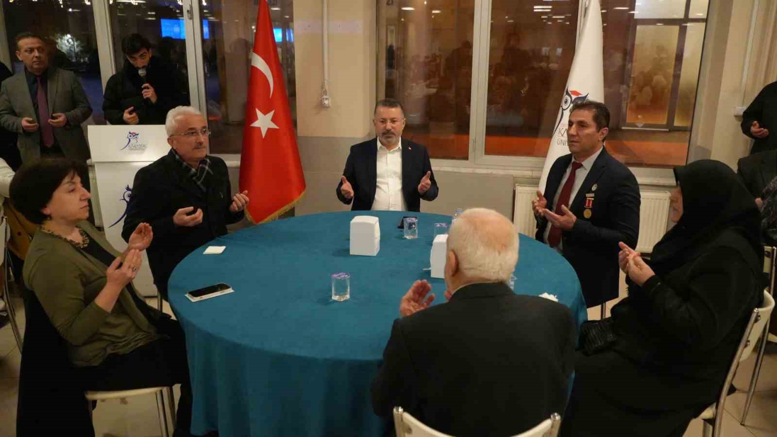 Karabük Üniversitesi’nde şehitler için iftar programı düzenlendi
