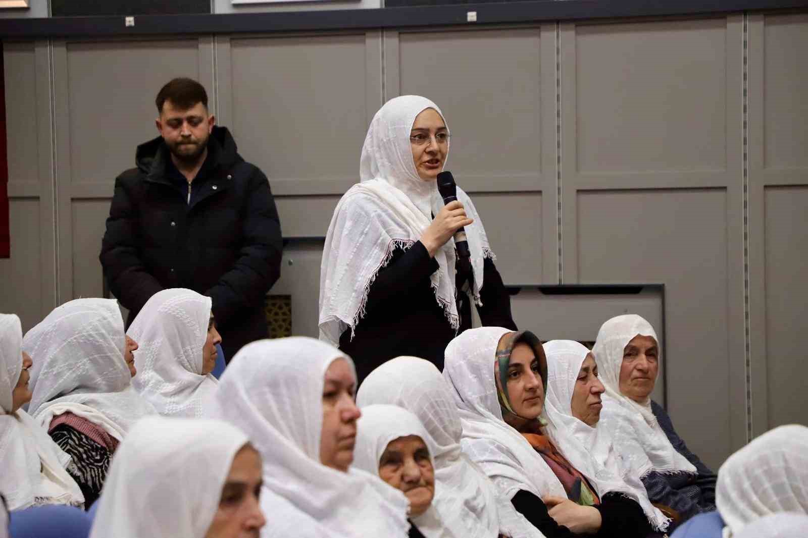 Karabüklü kadınlardan Başkan Güneş’e yöresel kıyafetli destek
Karabüklü kadınlardan Başkan Güneş’e yöresel kıyafetli destek